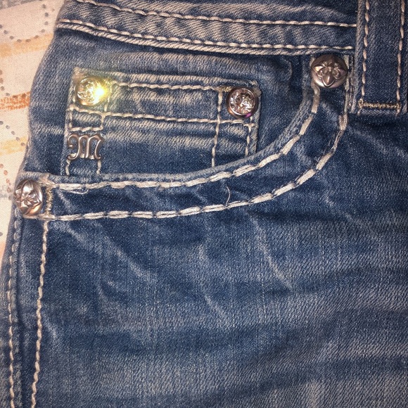 Miss Me Signature Mid-Rise Shorts - Picture 4 of 13